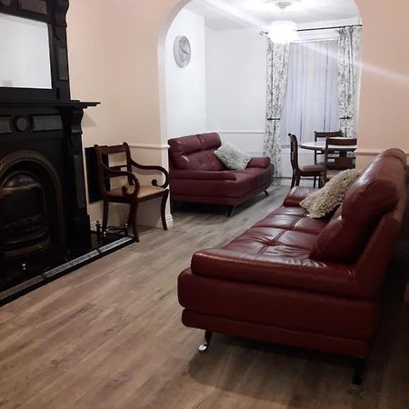 Cosy @ Coleraine Beside Train+Bus Station Apartment Екстериор снимка