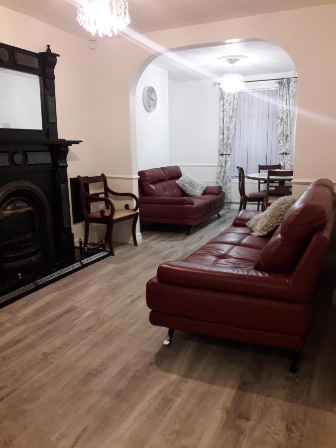 Cosy @ Coleraine Beside Train+Bus Station Apartment Екстериор снимка