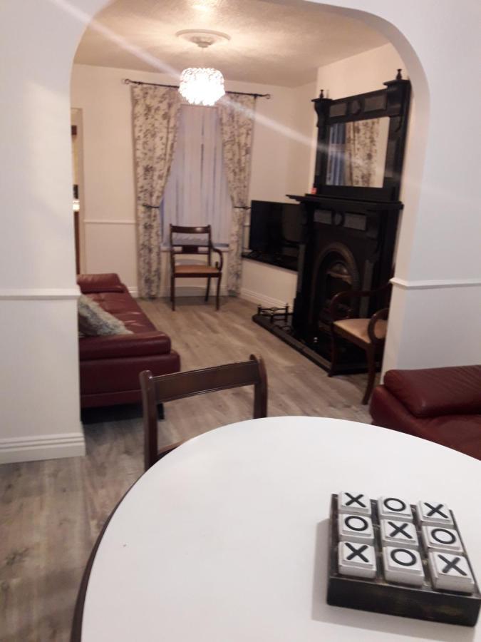 Cosy @ Coleraine Beside Train+Bus Station Apartment Екстериор снимка