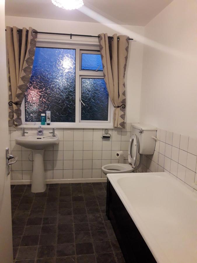 Cosy @ Coleraine Beside Train+Bus Station Apartment Екстериор снимка