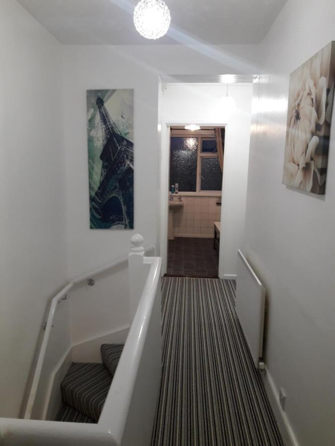Cosy @ Coleraine Beside Train+Bus Station Apartment Екстериор снимка
