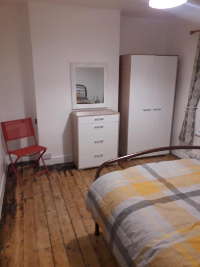 Cosy @ Coleraine Beside Train+Bus Station Apartment Екстериор снимка